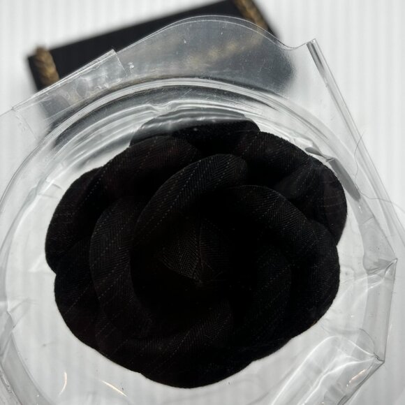 Marc New York Andrew Marc Black Wallet w Gold Chain Detail Black Fabric Flower - Picture 3 of 4